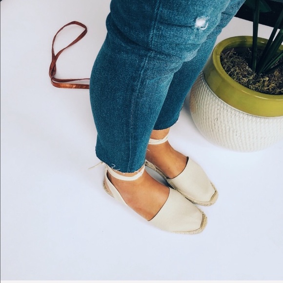 🆕✨Abby Cream Canvas Lace Up Espadrilles - Picture 3 of 8